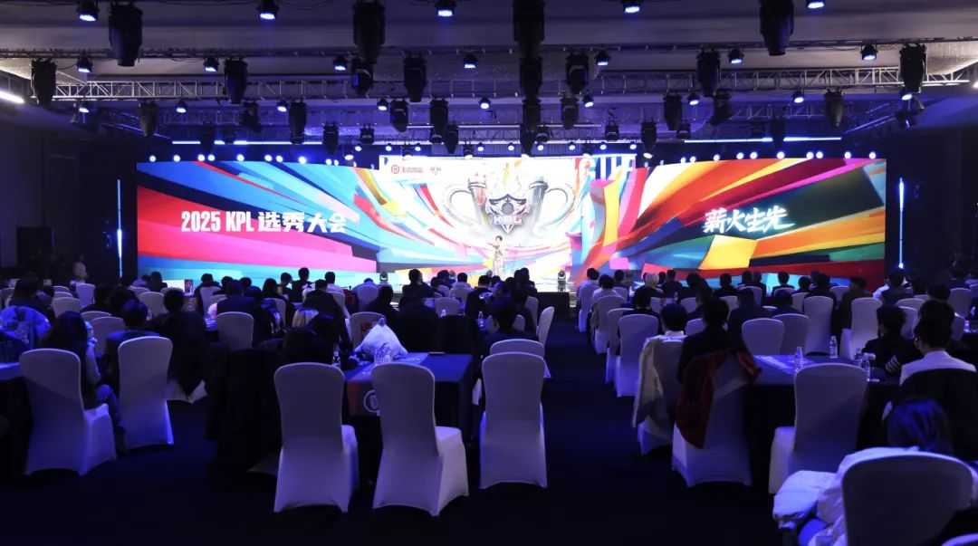 的英国中场 的英国中场